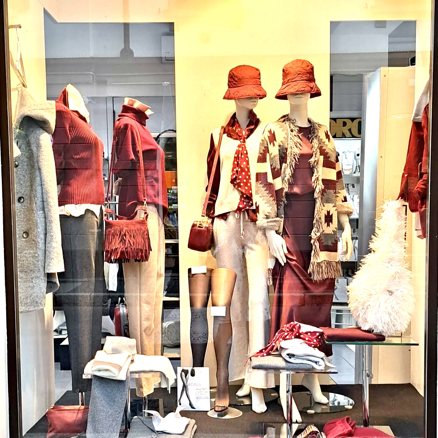 Allestimento negozio 3